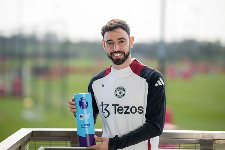 fernandes-doat-cau-thu-xuat-sac-nhat-thang-o-nha-ap-sat-thanh-tich-ronaldo